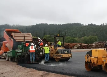 xlog-deck-being-paved2146902725.jpg.pagespeed.ic.1On-PAejjX